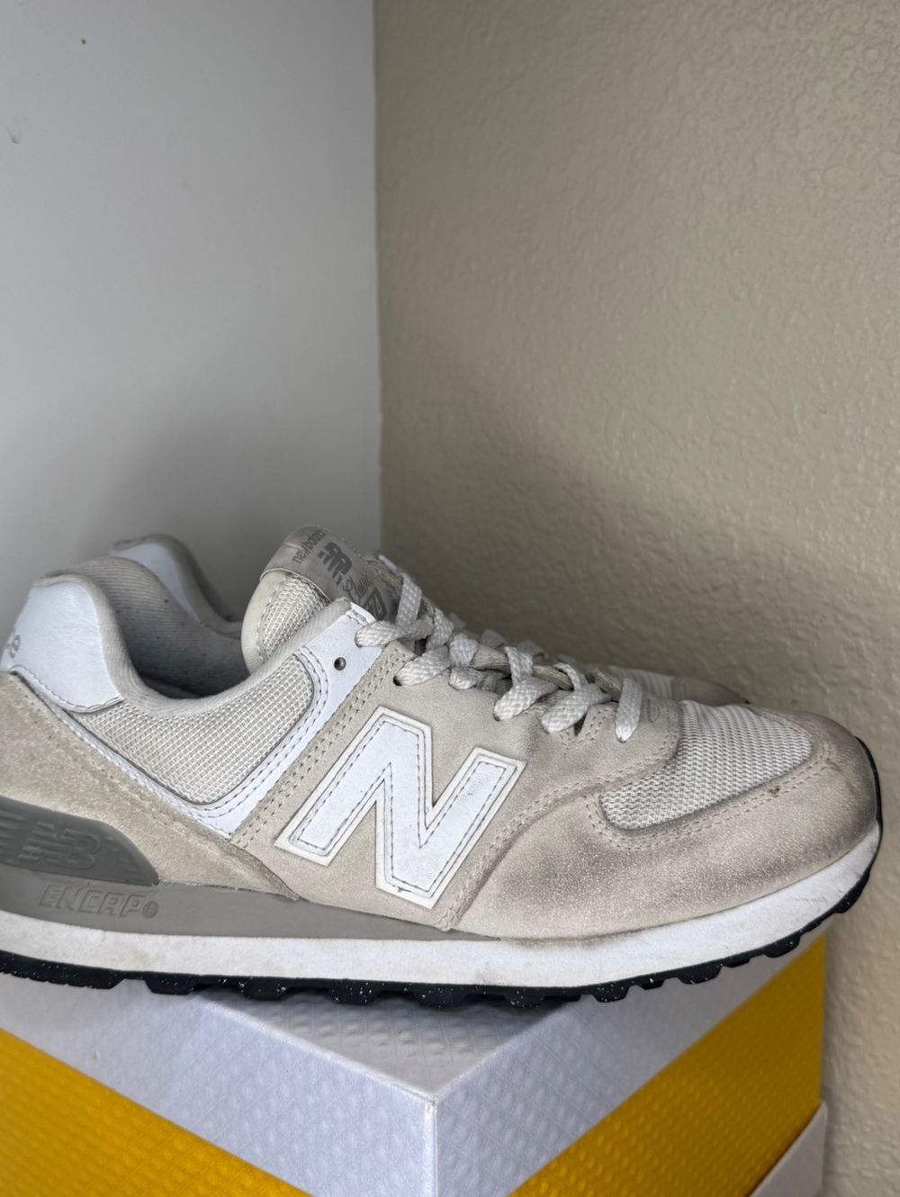 New Balance 574 Classic White Beige Men 6 / Women’s 7.5 Sneakers Retro Dad Shoes